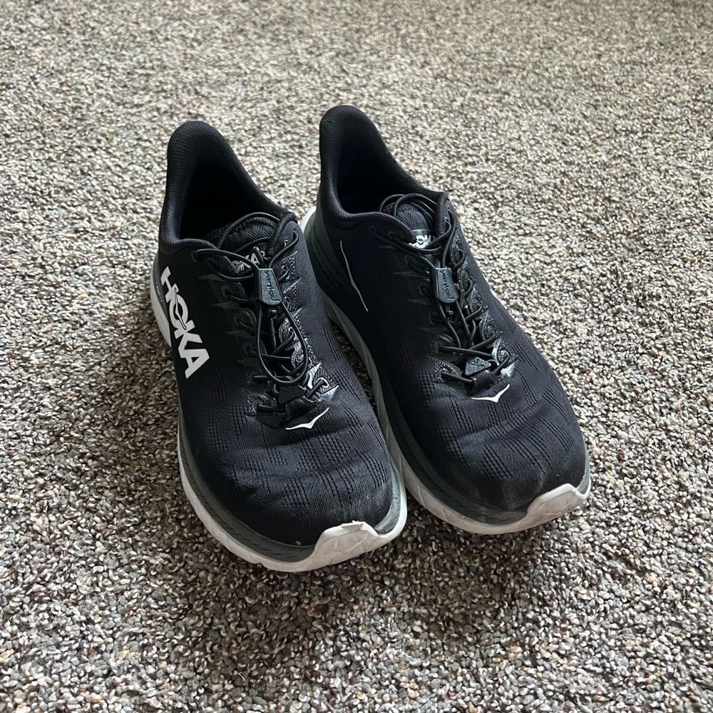 Mens hokas